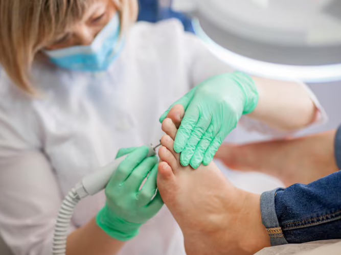 Podologia Preventiva: Por Que a Regularidade Clínica é o Segredo para a Saúde Integrada